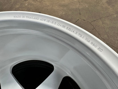 New 18X8.5 ET35 AOW Flow Formed Spoon Rim (4 wheel) Gloss White 5X114.3