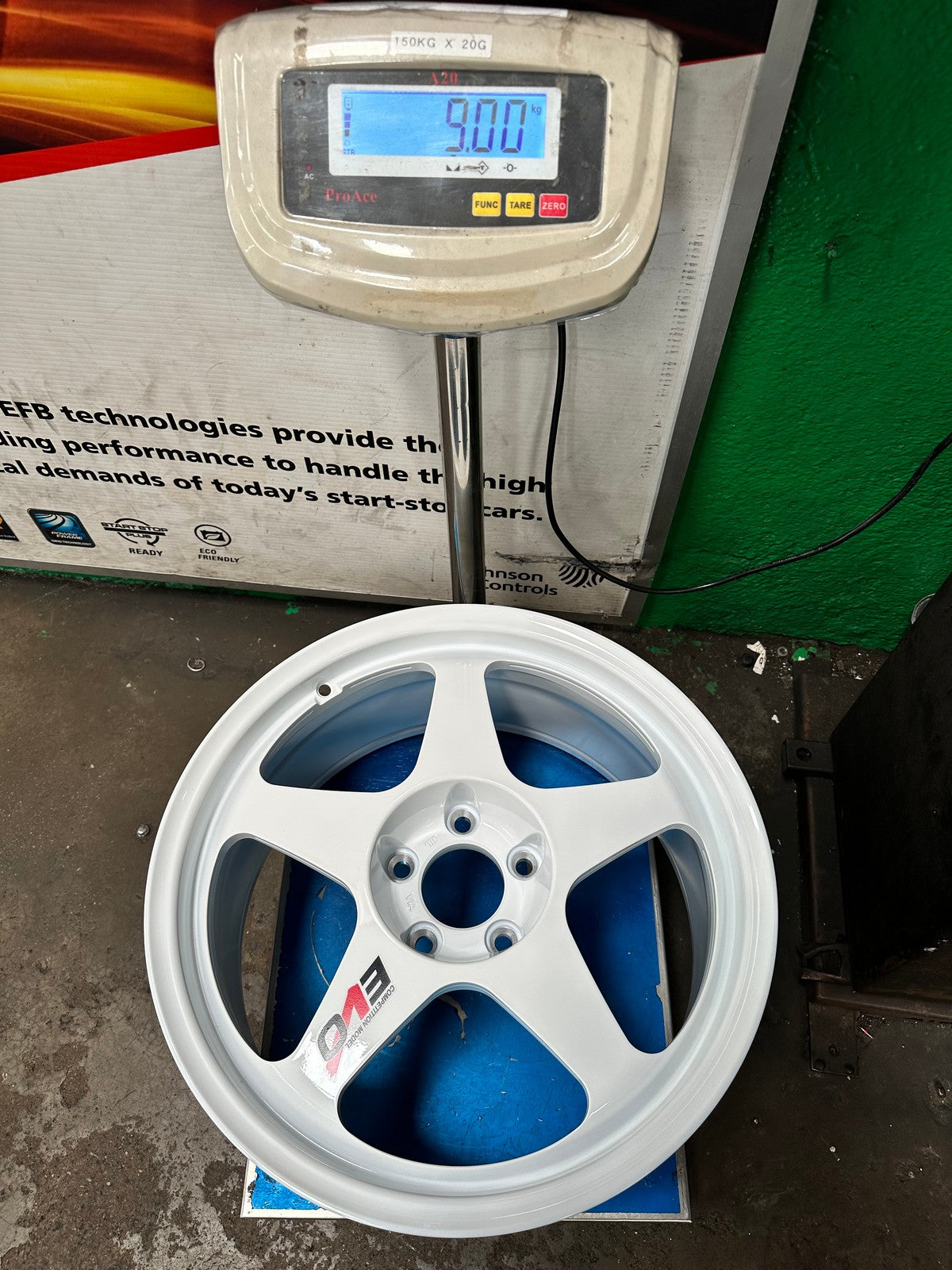 New 18X8.5 ET35 AOW Flow Formed Evo Rim (4 wheel) Gloss White 5X114.3