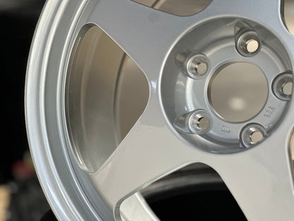 New 18X8.5 ET35 AOW Flow Formed Spoon Rim (4 wheel) Gloss Silver 5X114.3