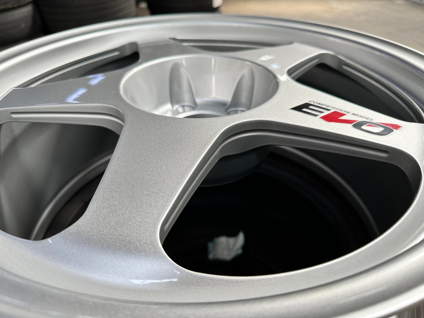 New 18X8.5 ET35 AOW Flow Formed Evo Rim (4 wheel) Gloss Silver 5X114.3