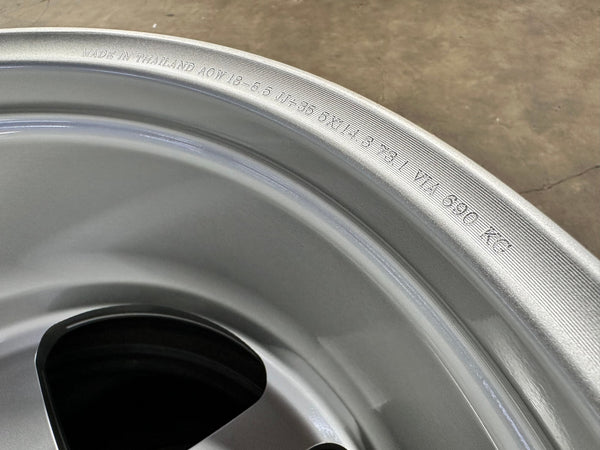 New 18X8.5 ET35 AOW Flow Formed Spoon Rim (4 wheel) Gloss Silver 5X114.3