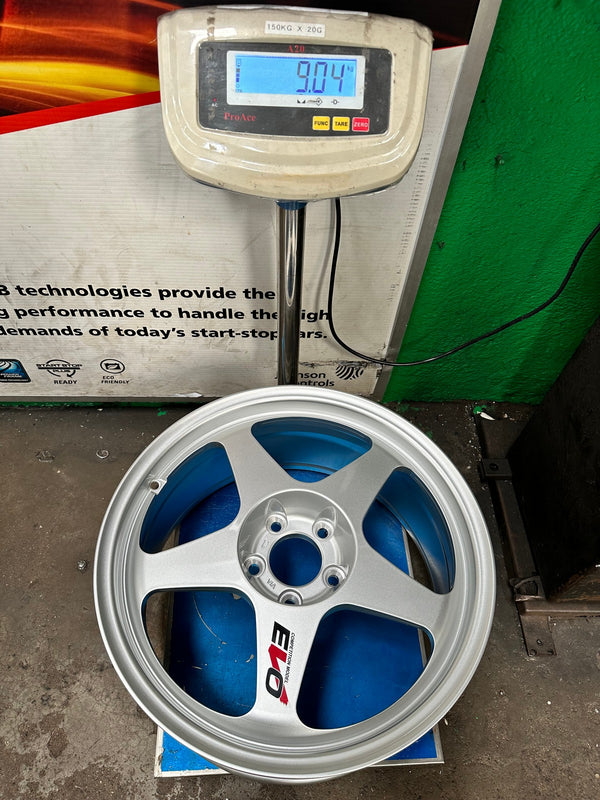 New 18X8.5 ET35 AOW Flow Formed Evo Rim (4 wheel) Gloss Silver 5X114.3