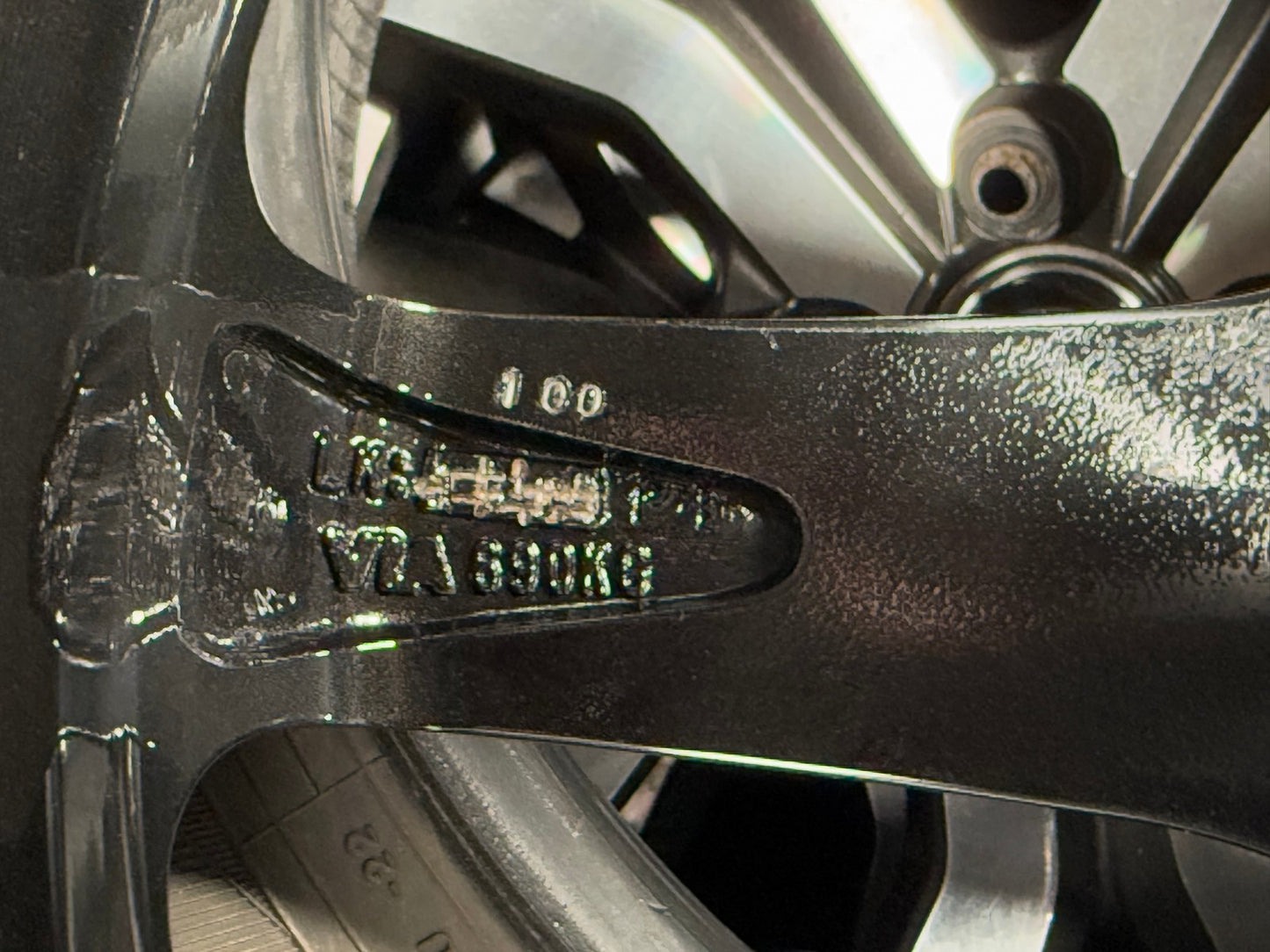 New 18X8.5 ET42 AOW Flow Formed GT Rim (4 wheel) Gloss Gunmetal 5X100