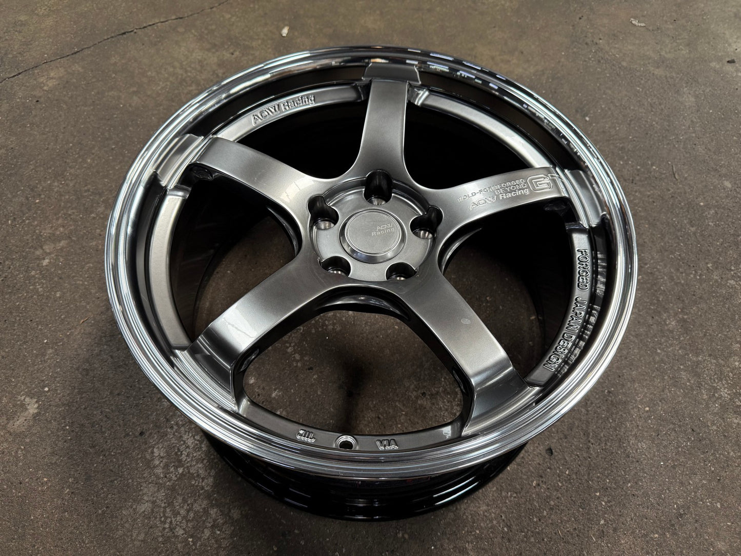 New 18X8.5 ET35 AOW Flow Formed GT Rim (4 wheel) Gloss Gunmetal 5X114.3