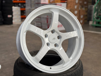 New 18X8.5 ET42 AOW Flow Formed GT Rim (4 wheel) Gloss White 5X112