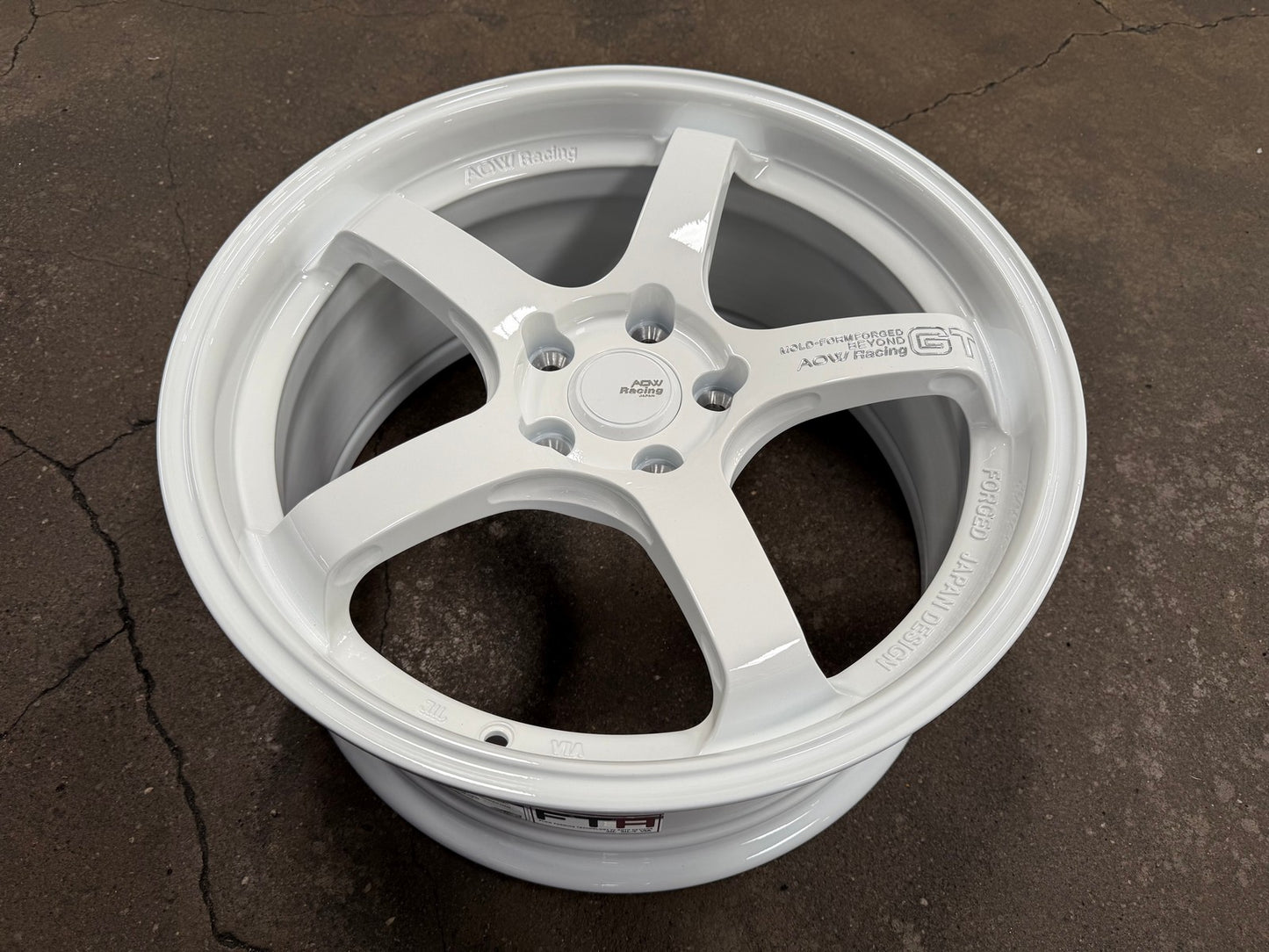 New 18X8.5 ET42 AOW Flow Formed GT Rim (4 wheel) Gloss White 5X112