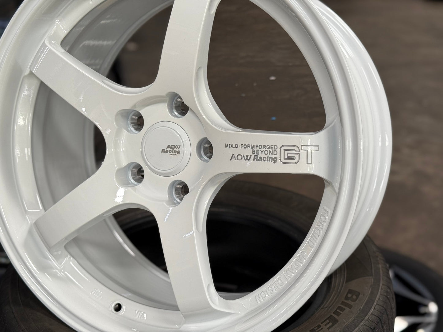 New 18X8.5 ET42 AOW Flow Formed GT Rim (4 wheel) Gloss White 5X112