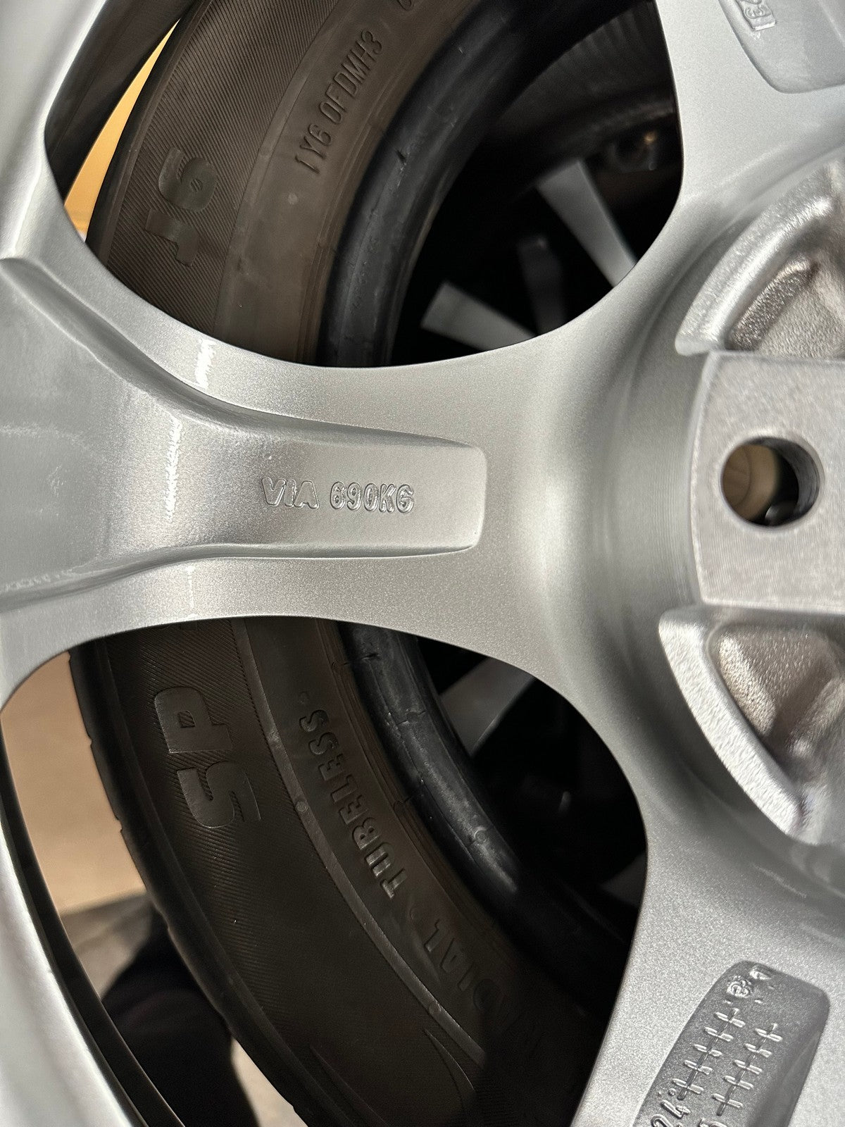 New 18X8.5 ET35 AOW Flow Formed S1R Rim (4 wheel) Gloss Silver 5X114.3