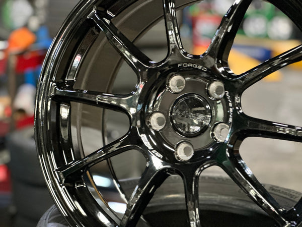 New 18X8.5 ET43 AOW Flow Formed ZE40 Rim (4 wheel) Gloss Black 5X114.3