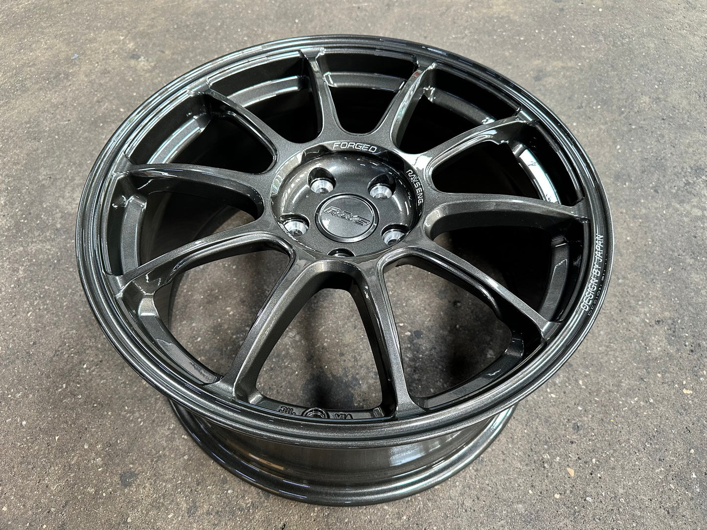 New 18X8.5 ET43 AOW Flow Formed ZE40 Rim (4 wheel) Gloss Gunmetal 5X112