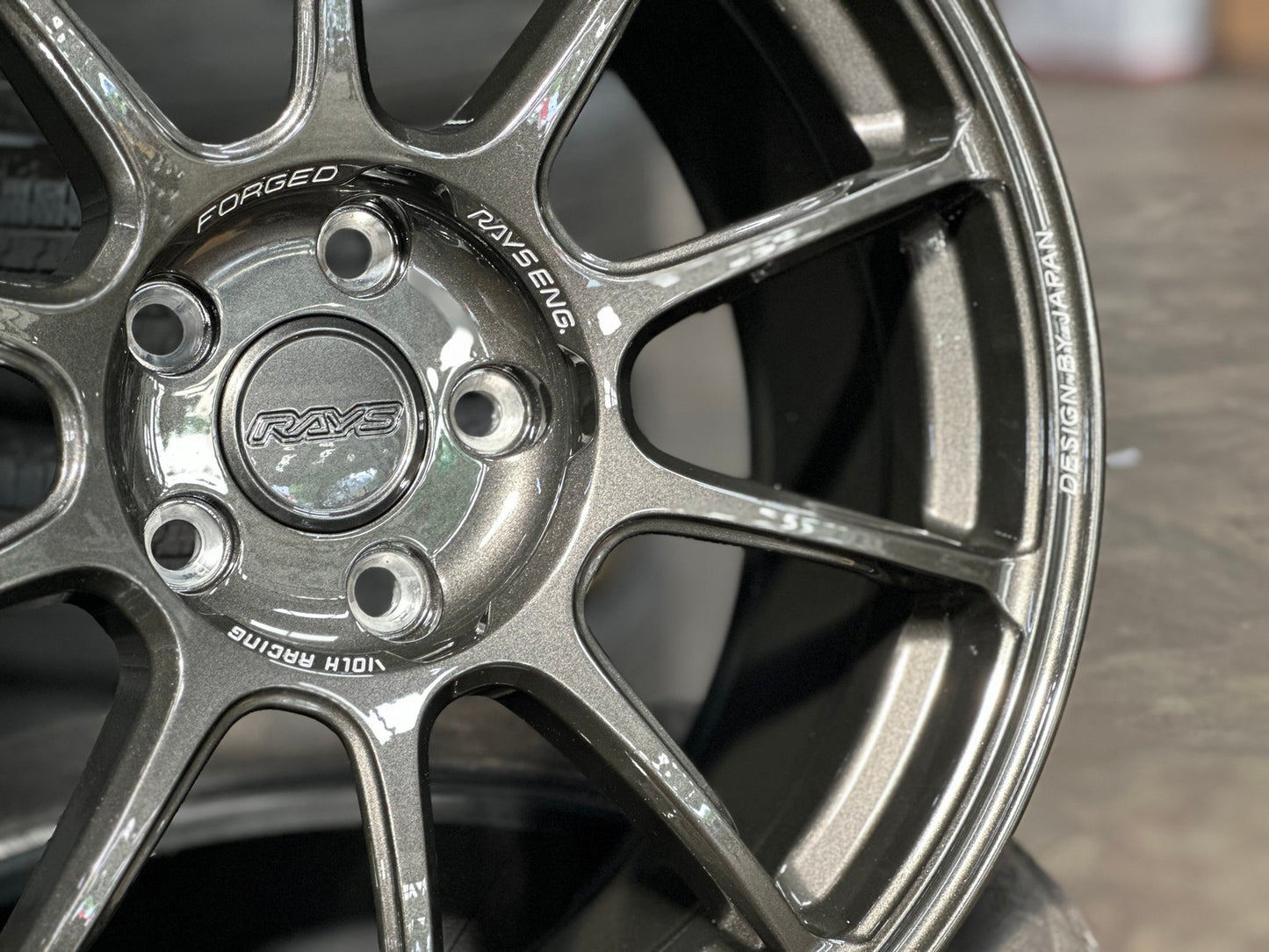 New 18X8.5 ET43 AOW Flow Formed ZE40 Rim (4 wheel) Gloss Gunmetal 5X112