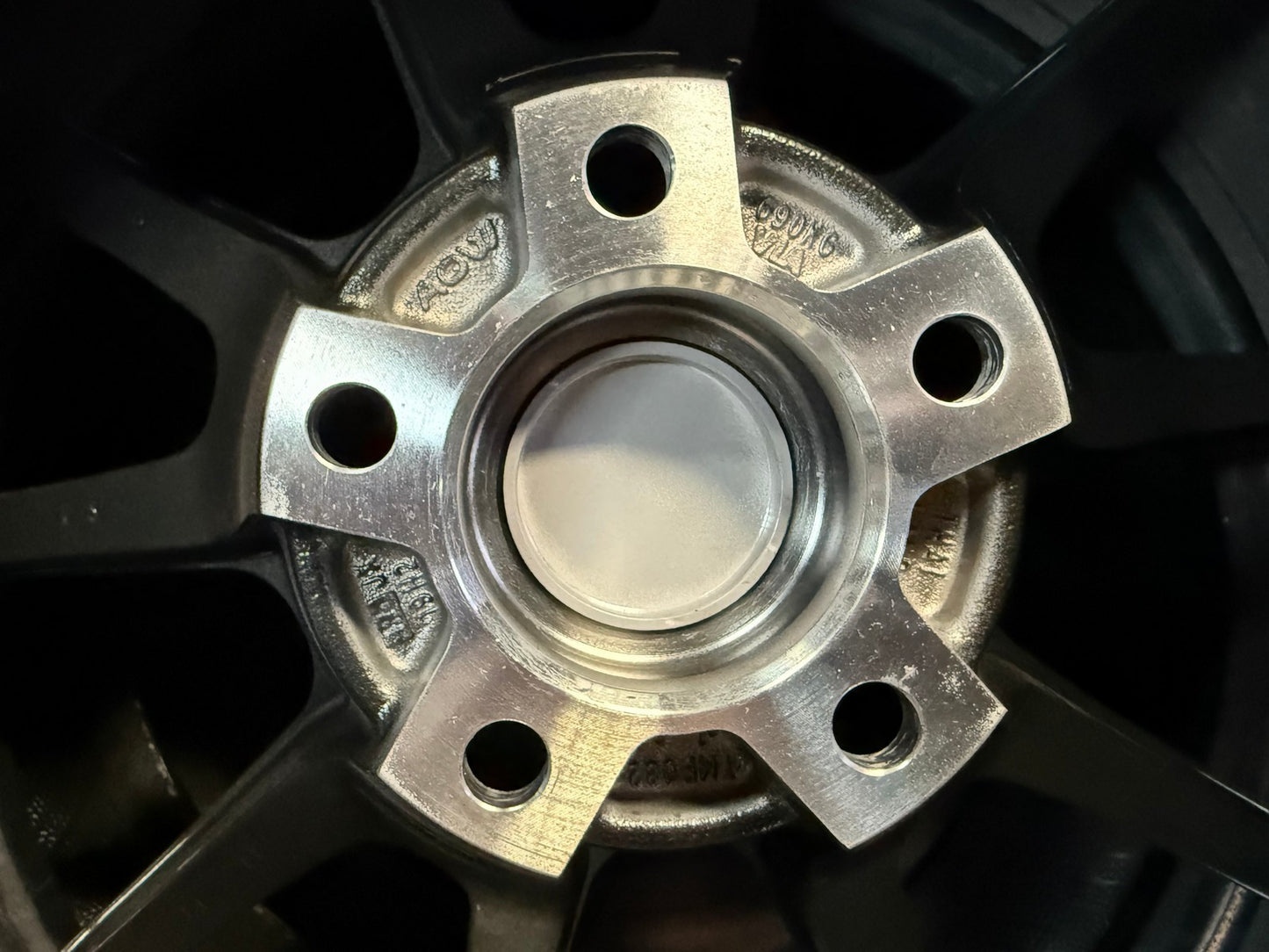 New 19X8.5 ET35 AOW Flow Formed ZE40 Rim (4 wheel) Gloss Gunmetal 5X112