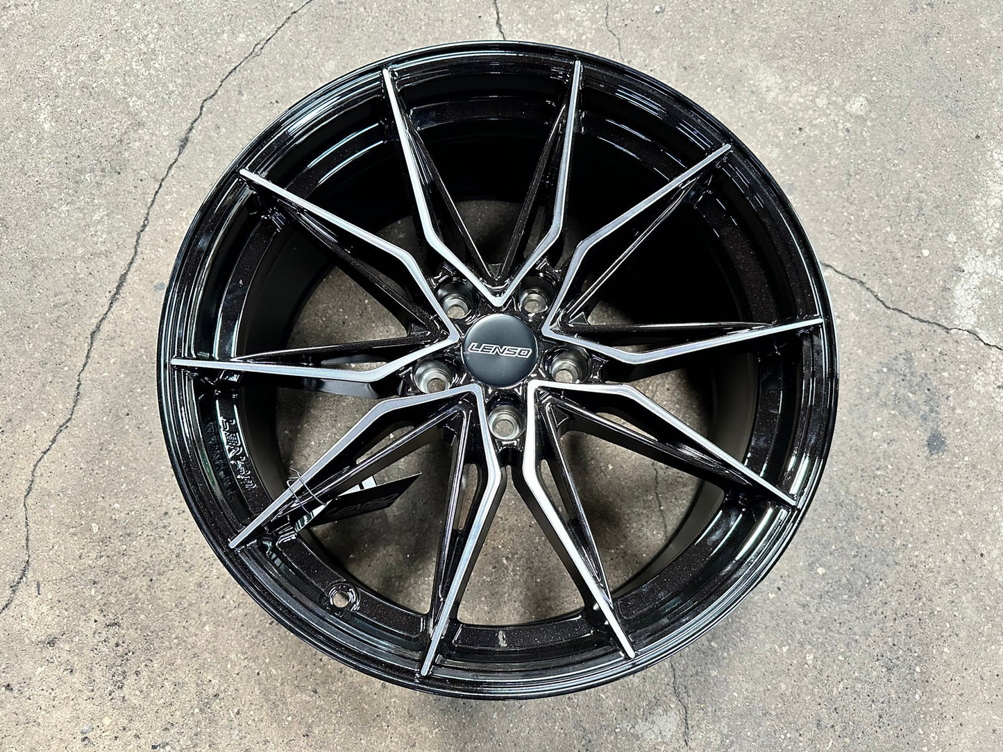 New 18X8.5 ET35 Lenso Barox Rim (4 wheel) Gloss Black 5X114.3
