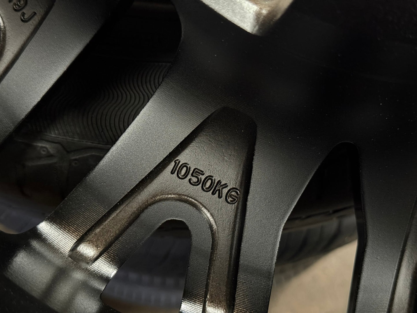 New 18X9 ET0 Land Rover Design Defender Kahn Rim (5 wheel) Gloss Black 5X165.1