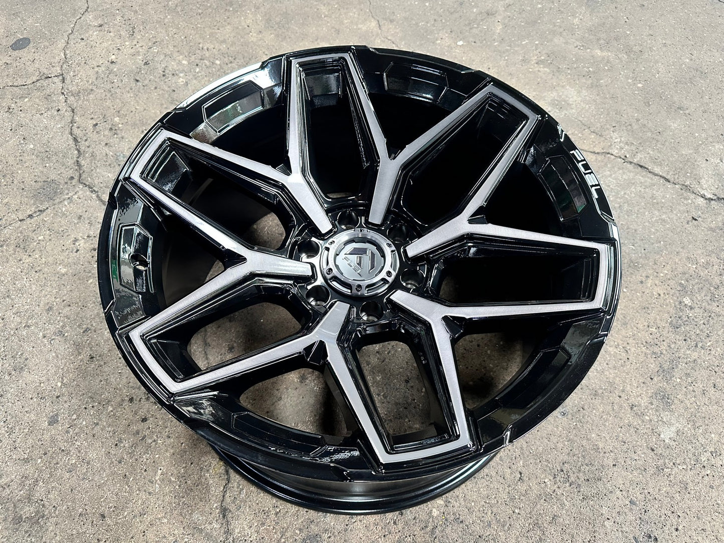 New 20X10 ET-18 Fuel Flux Rim (4 wheel) Gloss Black PF 6X139.7