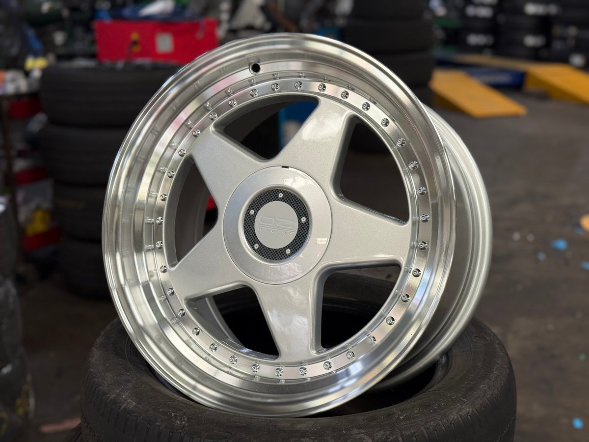 New 17X8.5 ET15 OZ Futura Classic Design Rim (4 wheel) Gloss Silver 5X112