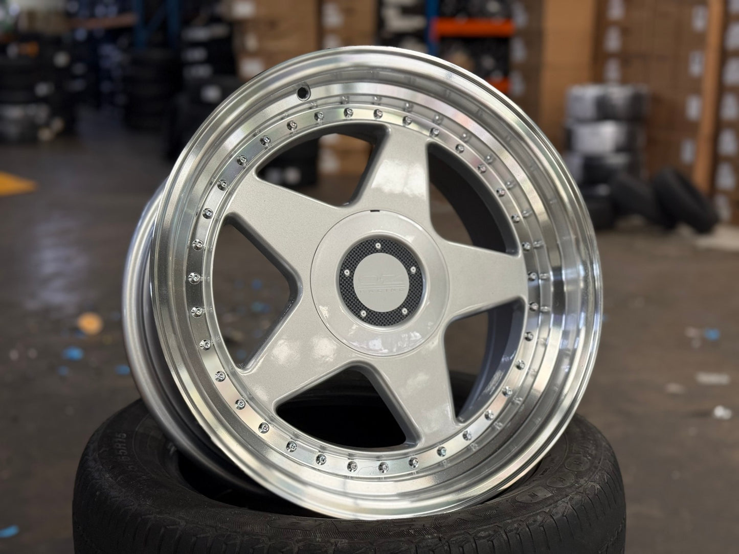 New 17X8.5 ET15 OZ Futura Classic Design Rim (4 wheel) Gloss Silver 5X112