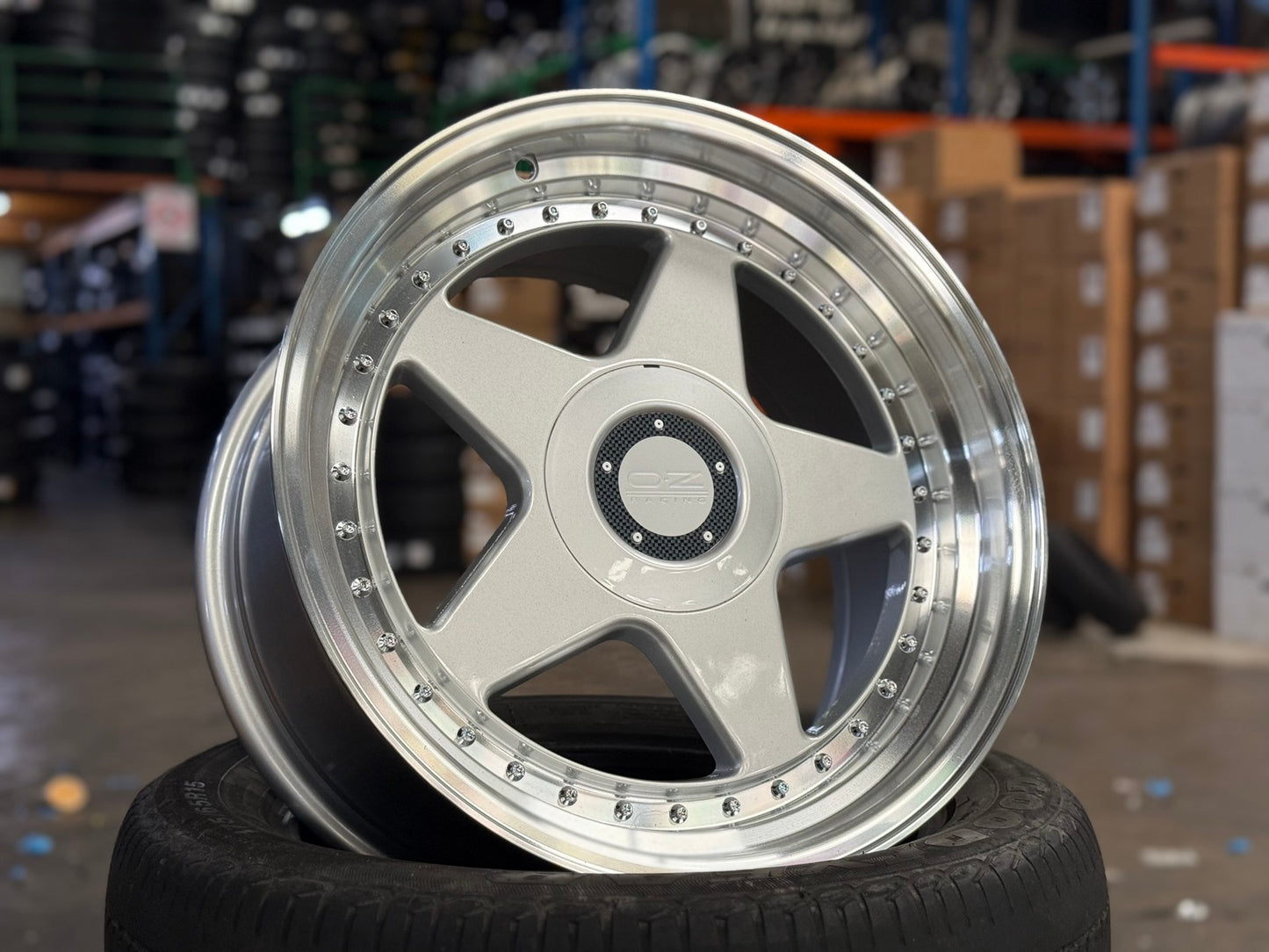 New 17X8.5 ET15 OZ Futura Classic Design Rim (4 wheel) Gloss Silver 5X120