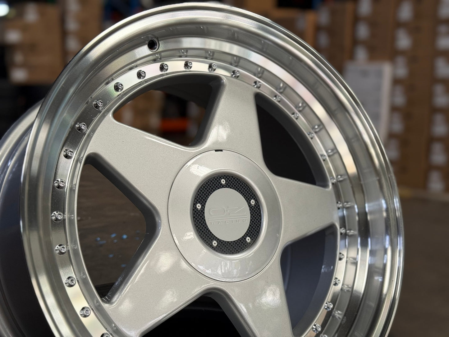 New 17X8.5 ET15 OZ Futura Classic Design Rim (4 wheel) Gloss Silver 5X114.3