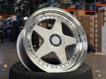 New 17X8.5 ET32 OZ Futura Classic Design Rim (4 wheel) Gloss Silver 5X120