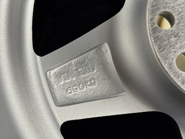 New 17X8.5 ET32 OZ Futura Classic Design Rim (4 wheel) Gloss Silver 5X120