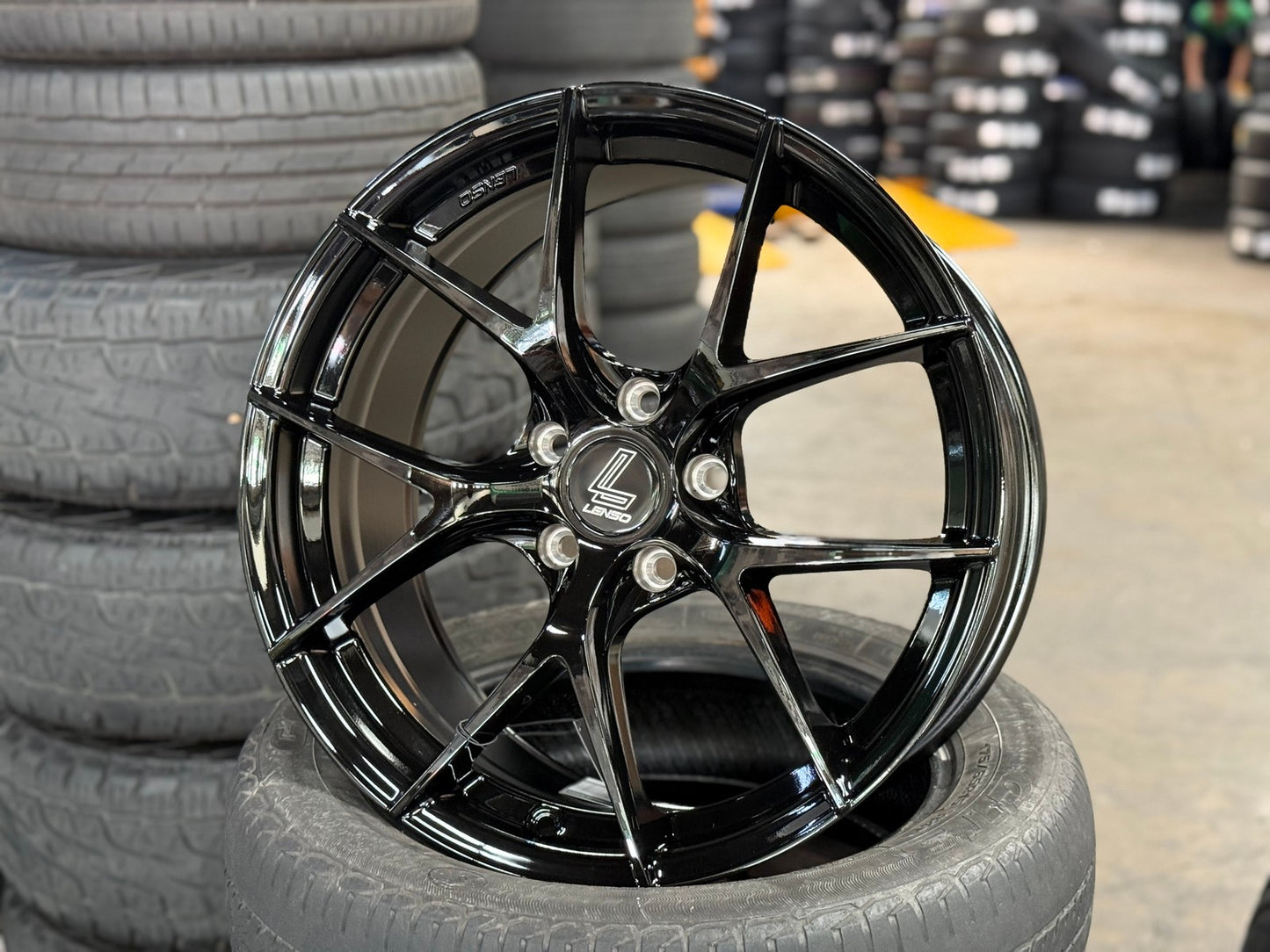 New 18X8.5 ET42 Lenso Jager Dyna Rim (4 wheel) Gloss Black 5X114.3