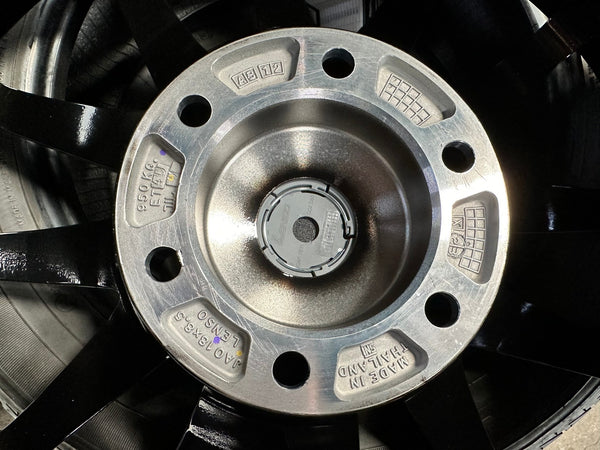 New 18X8.5 ET40 Lenso Jager Onix Rim (4 wheel) Gloss Black PF 6X139.7