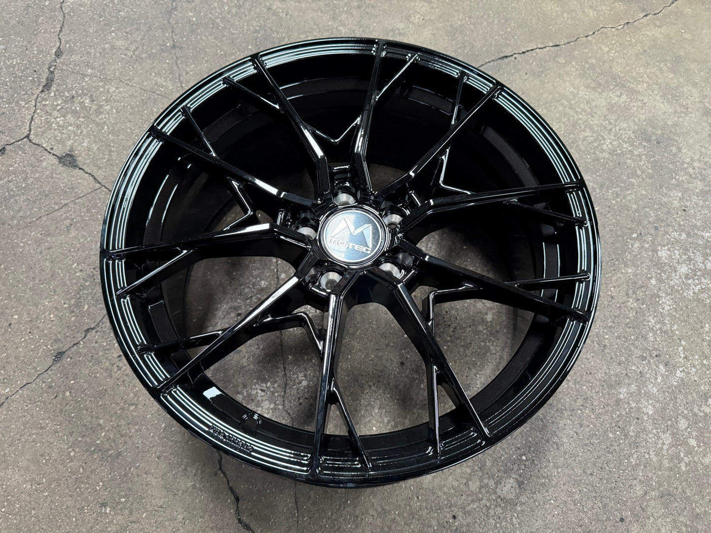 New 19X8.5 ET43 Motec MCR7 Rim (4 wheel) Gloss Black 5X112