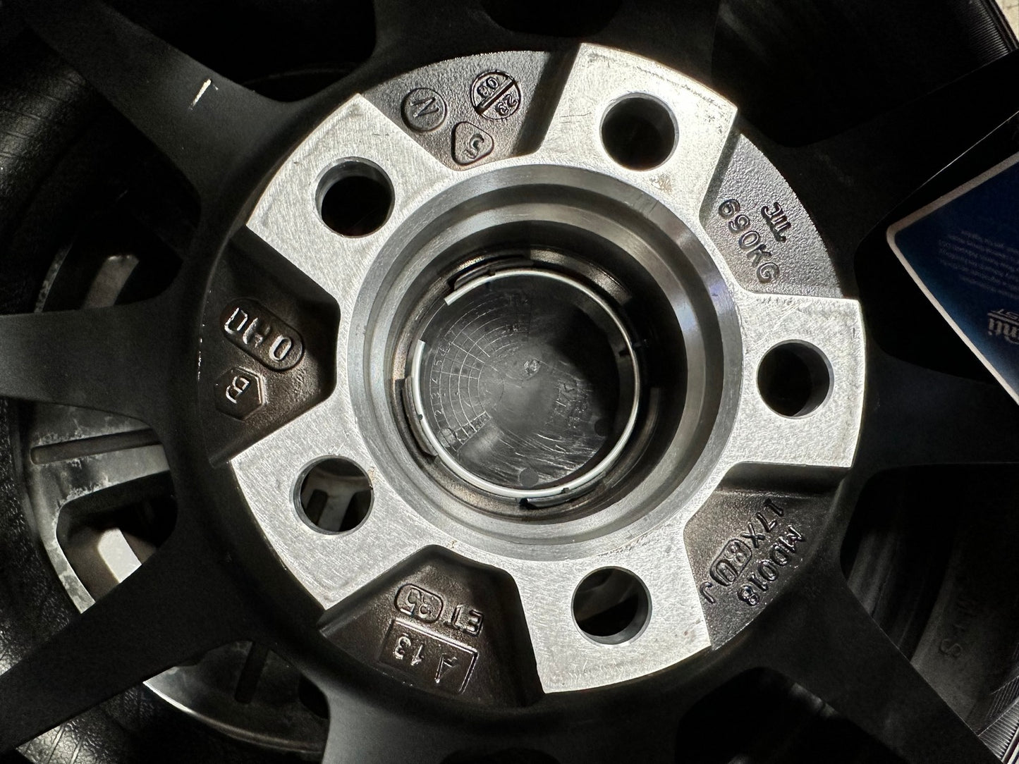 New 17X8 ET35 Advanti Aria Rim (4 wheel) Gloss Black 5X100