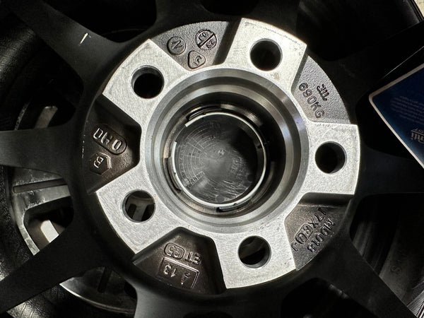 New 17X8 ET35 Advanti Aria Rim (4 wheel) Gloss Black 5X100