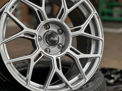 New 18X8.5 ET40 Advanti Asphalt Rim (4 wheel) Gloss Silver 5X114.3