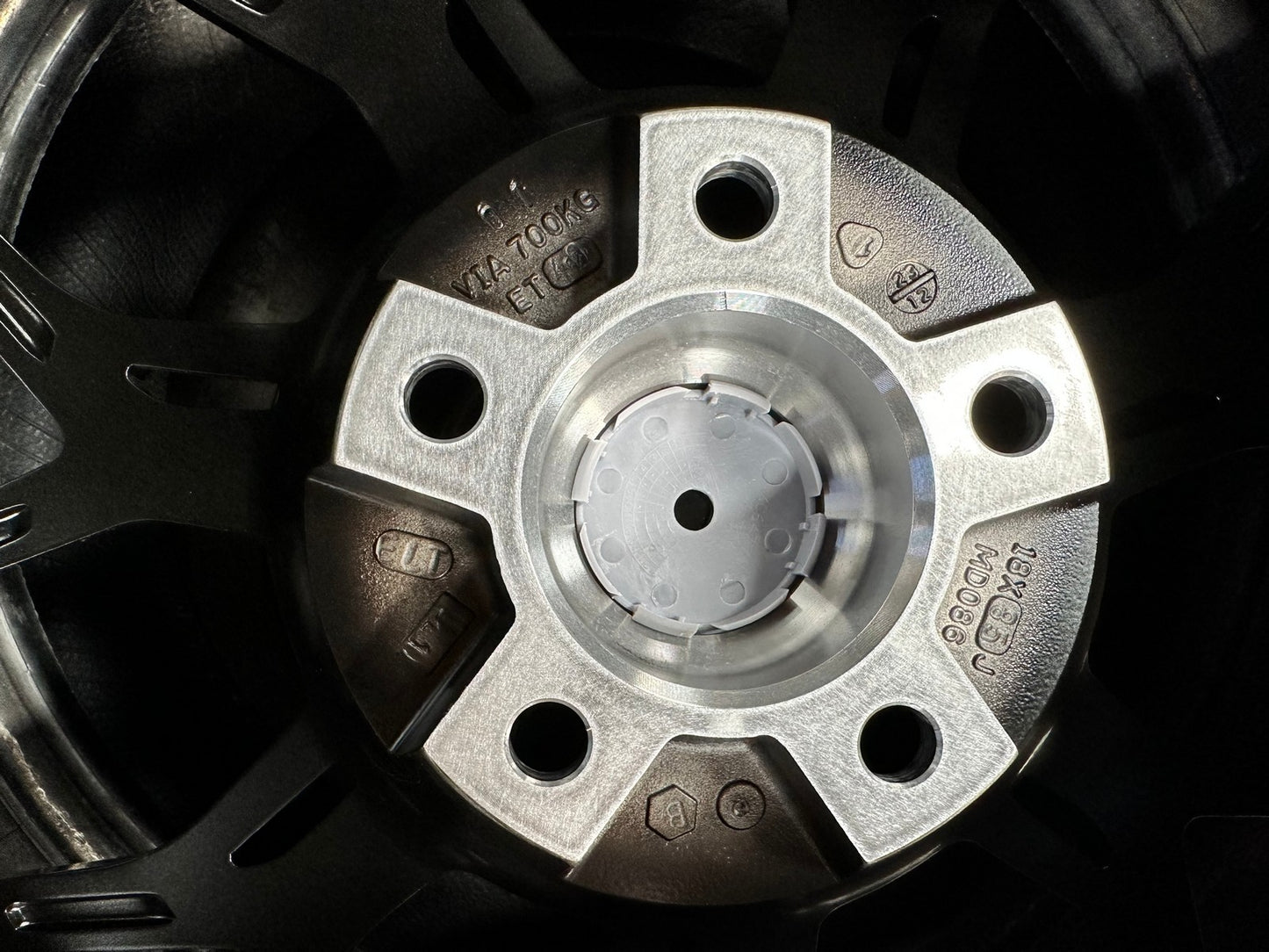 New 18X8.5 ET40 Advanti Asphalt Rim (4 wheel) Gloss Black 5X114.3