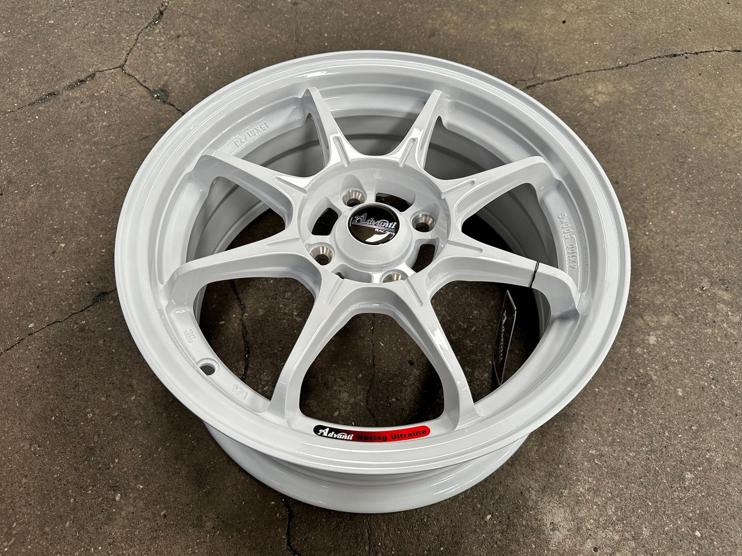 New 15X6.5 ET38 Advanti MI526 Rim (4 wheel) Gloss White 4X100