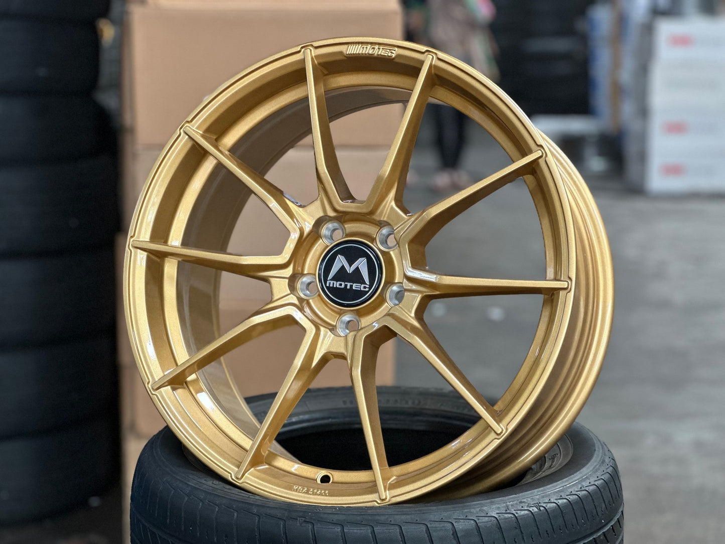 New 19X8.5 ET43 Motec MCR2 Rim (4 wheel) Gloss Gold 5X112