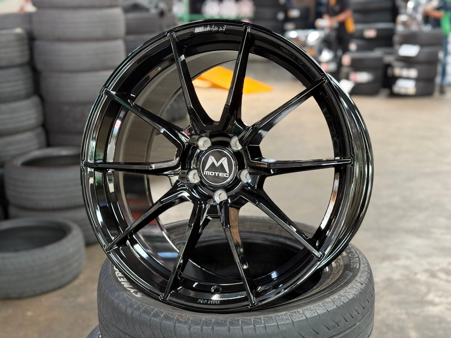 New 19X9.5 ET45 Motec MCR2 Rim (4 wheel) Gloss Black 5X112