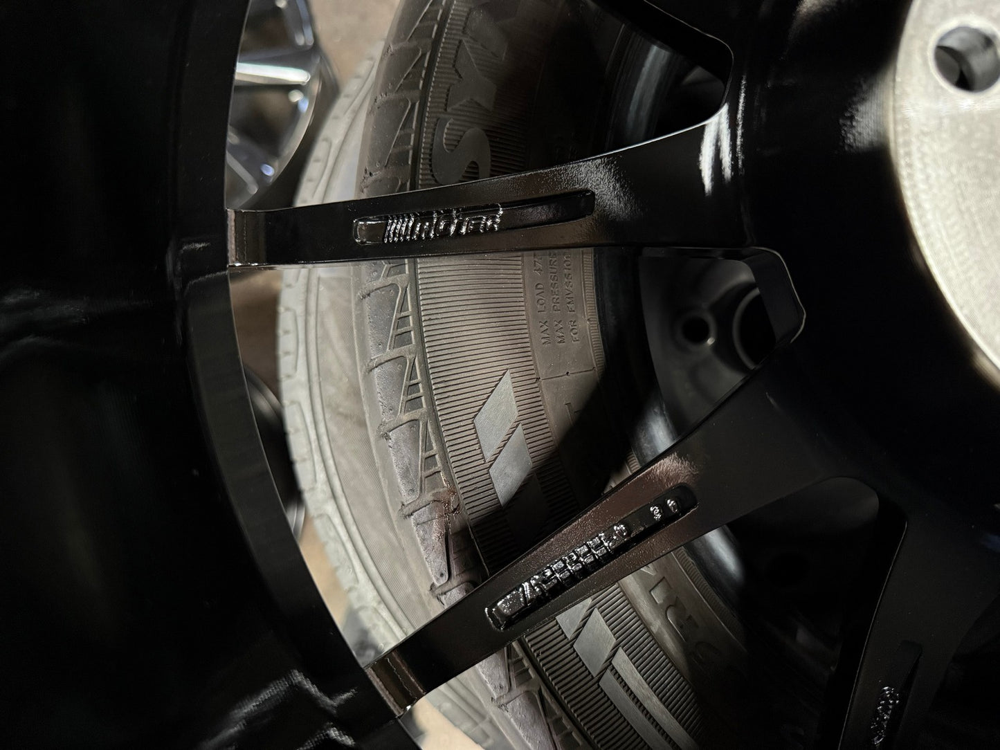 New 19X9.5 ET45 Motec MCR2 Rim (4 wheel) Gloss Black 5X112