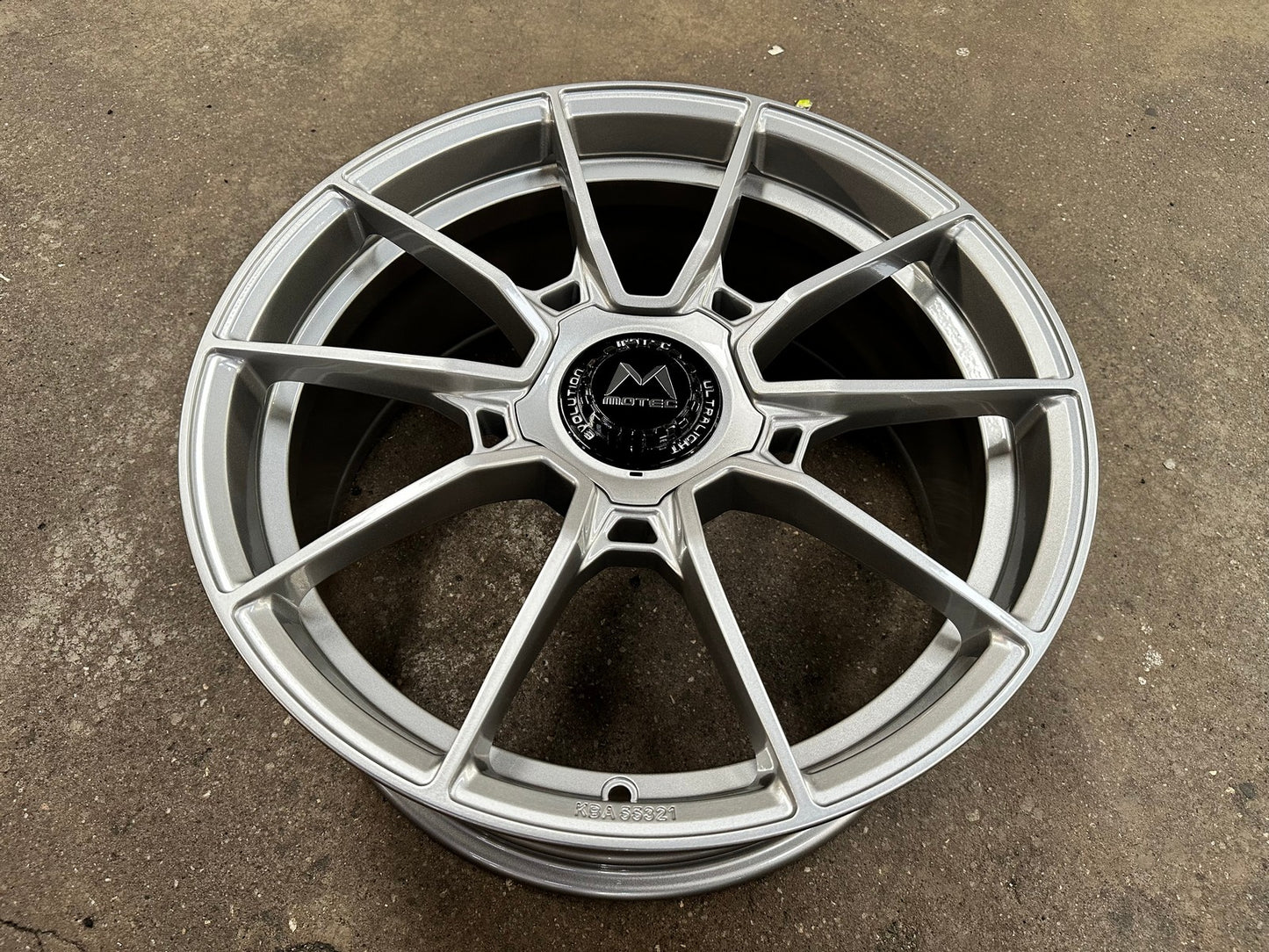 New 19X8.5 ET43 Motec MCR5 Rim (4 wheel) Gloss Gunmetal 5X112