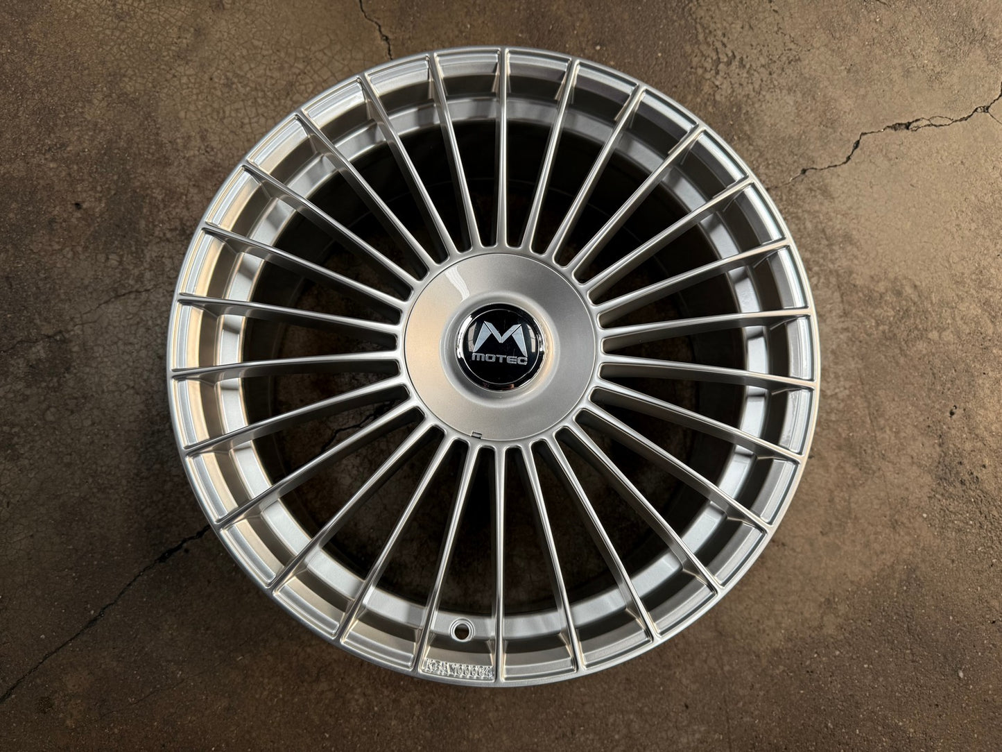 New 19X8.5 ET30 Motec MCT1 Rim (4 wheel) Gloss Silver 5X112