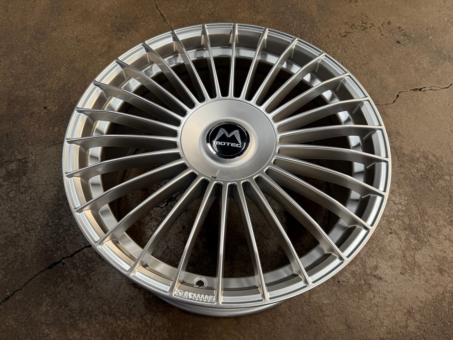 New 19X8.5 ET30 Motec MCT1 Rim (4 wheel) Gloss Silver 5X112