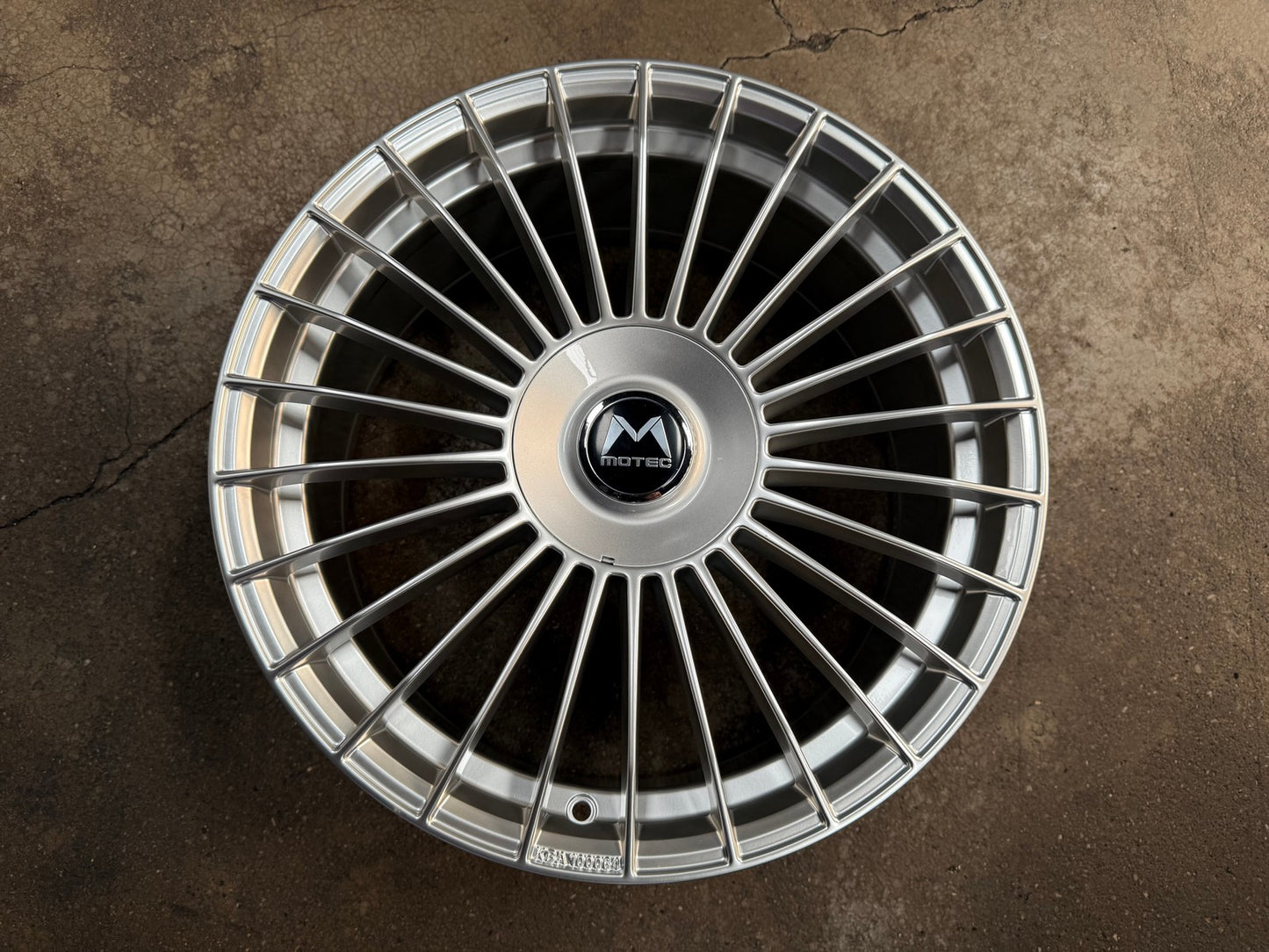 New 19X8.5 ET43 Motec MCT1 Rim (4 wheel) Gloss Silver 5X112