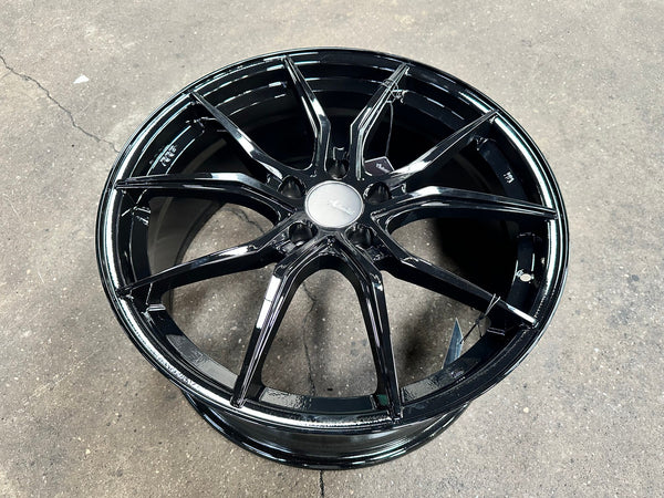 New 19X8.5 ET45 Advanti Hybris Rim (4 wheel) Gloss Black 5X114.3