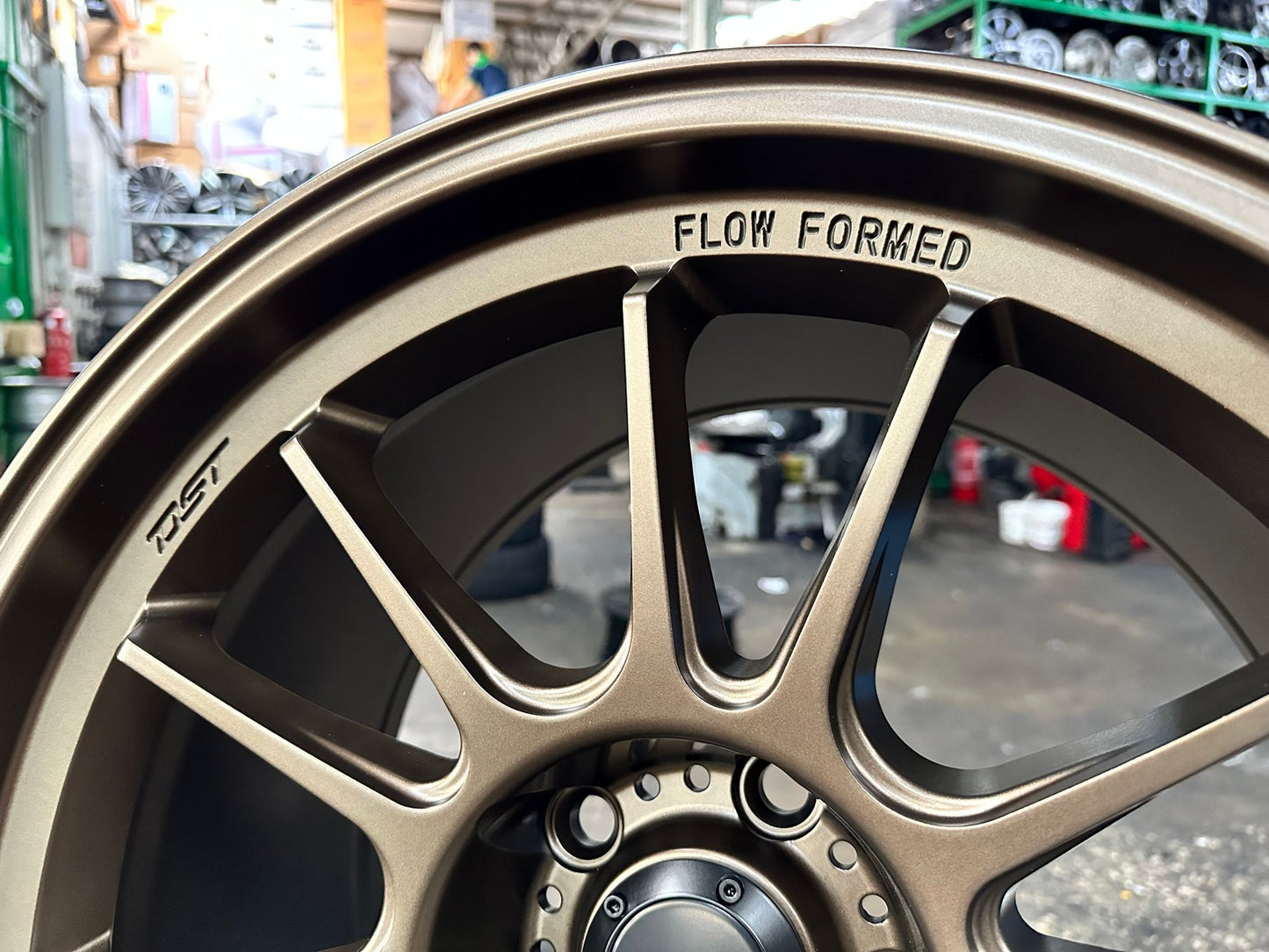 New 18X10.5 ET25 Konig Hypergram Rim (4 wheel) Matt Bronze 5X114.3