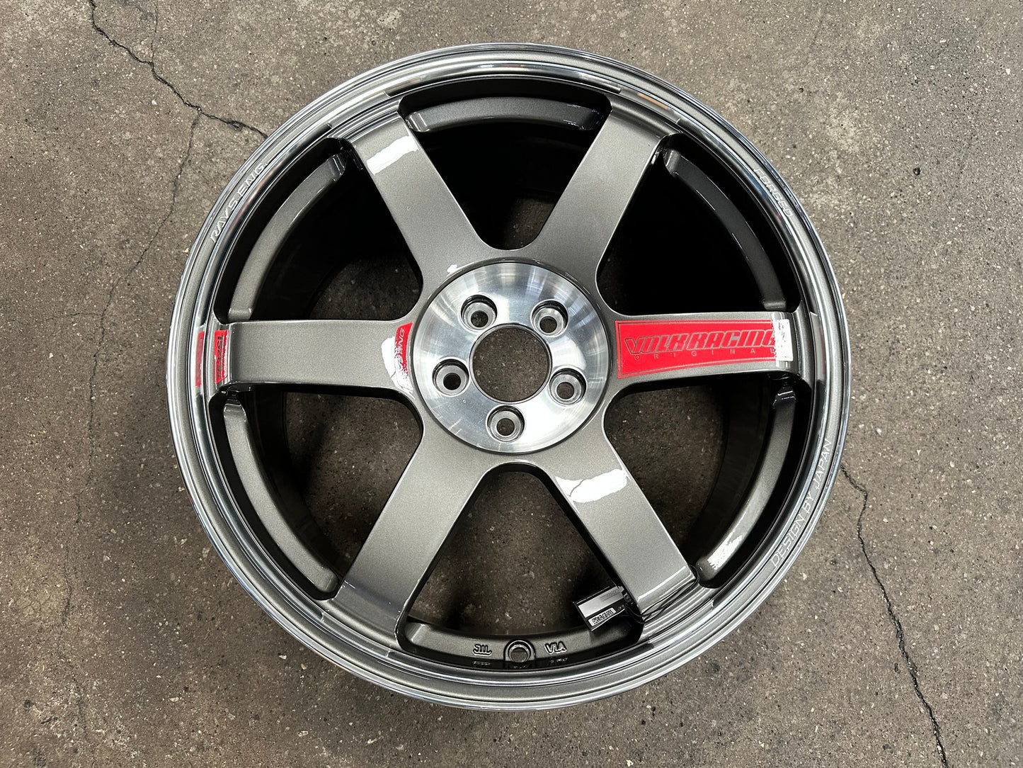 New 18X8.5 ET35 NK Performance TE37 SAGA Rim (4 wheel) Gloss Gunmetal 5X100