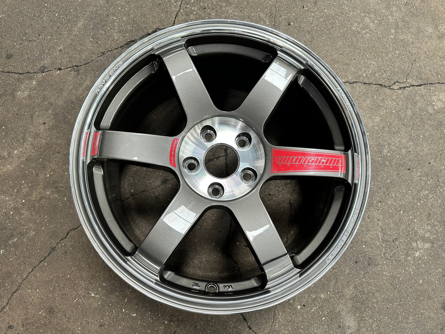 New 18X8.5 ET35 NK Performance TE37 SAGA Rim (4 wheel) Gloss Gunmetal 5X114.3
