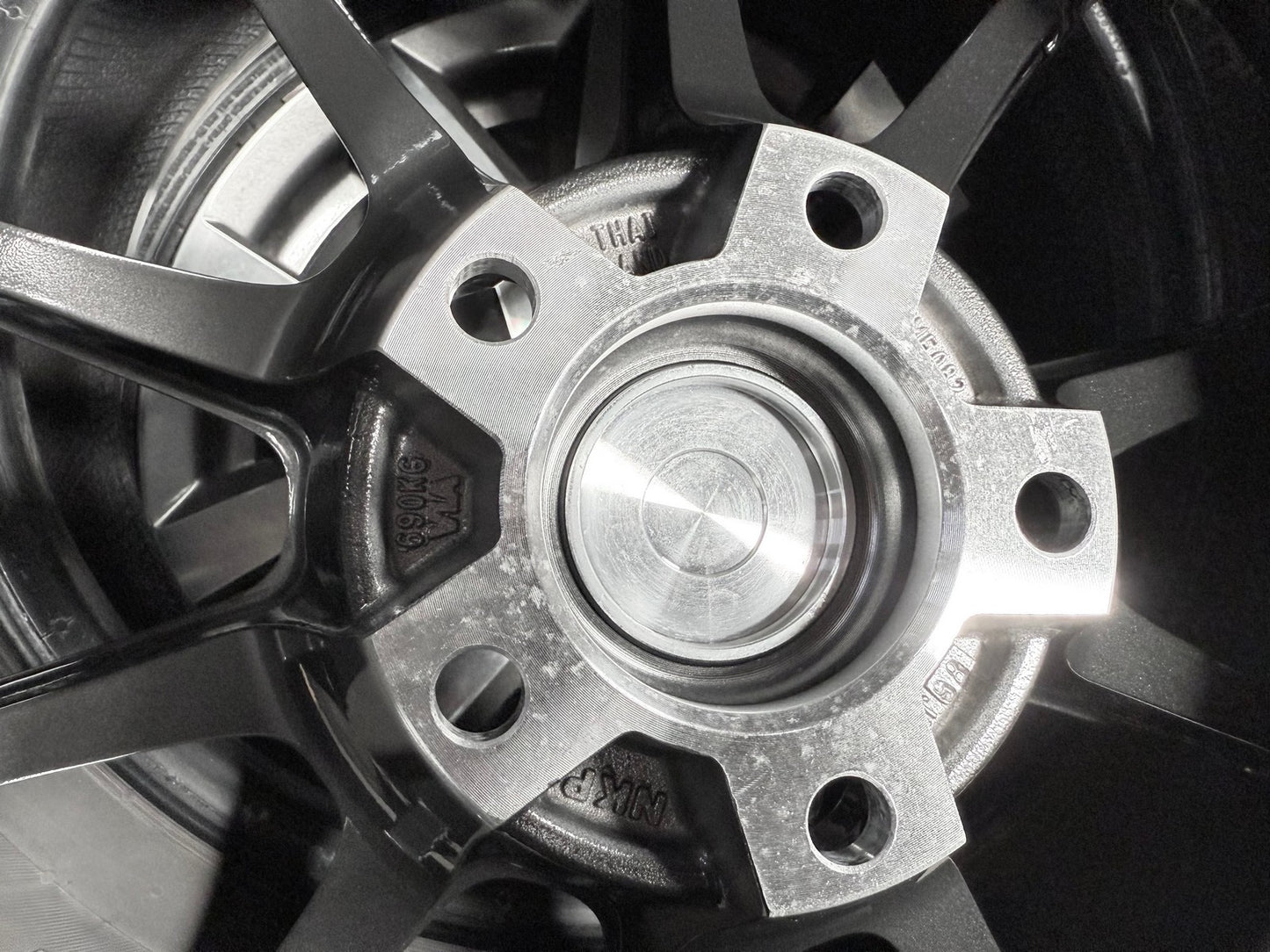 New 18X8.5 ET35 NK Performance ZE40 Rim (4 wheel) Gloss Gunmetal 5X114.3