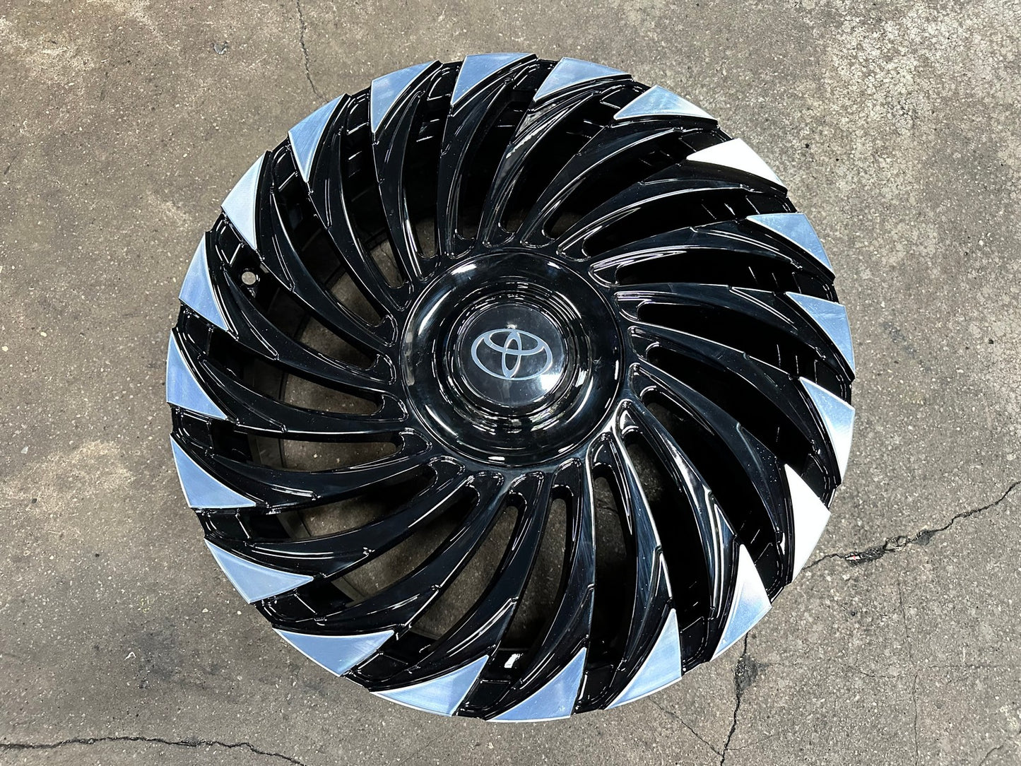 New 20X8.5 ET40 Land Cruiser Design Rim (4 wheel) Gloss Black 5X150