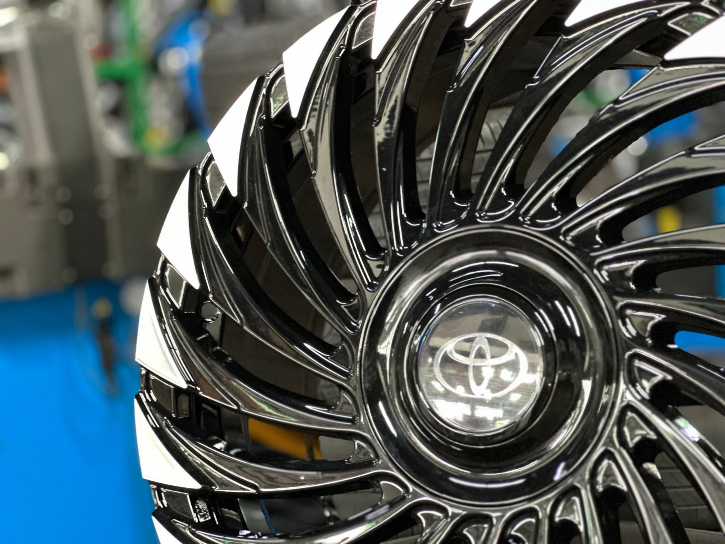 New 20X8.5 ET40 Land Cruiser Design Rim (4 wheel) Gloss Black 5X150