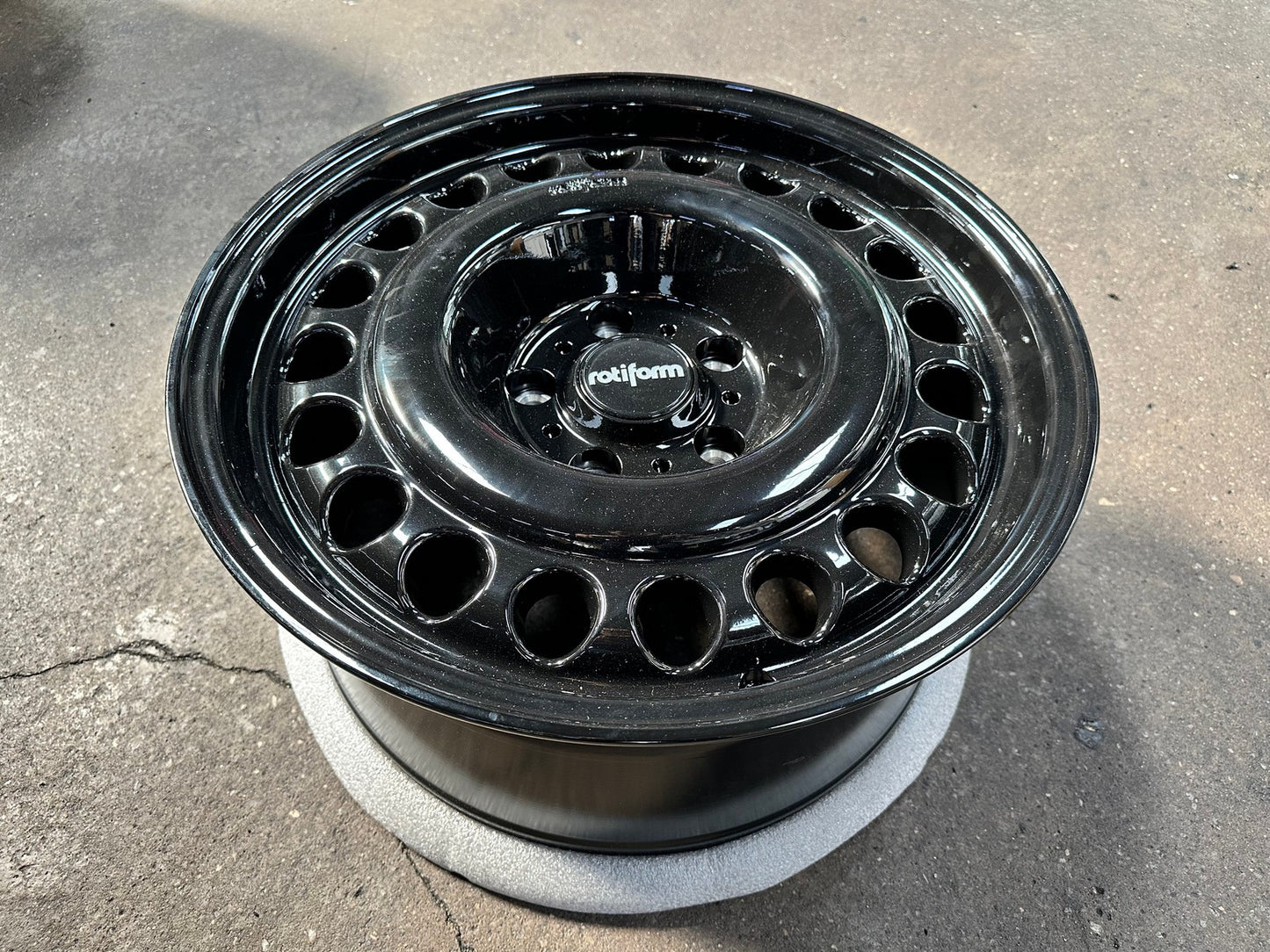 New 18X9 ET25 Rotiform Rim (4 wheel) Gloss Black 5X130