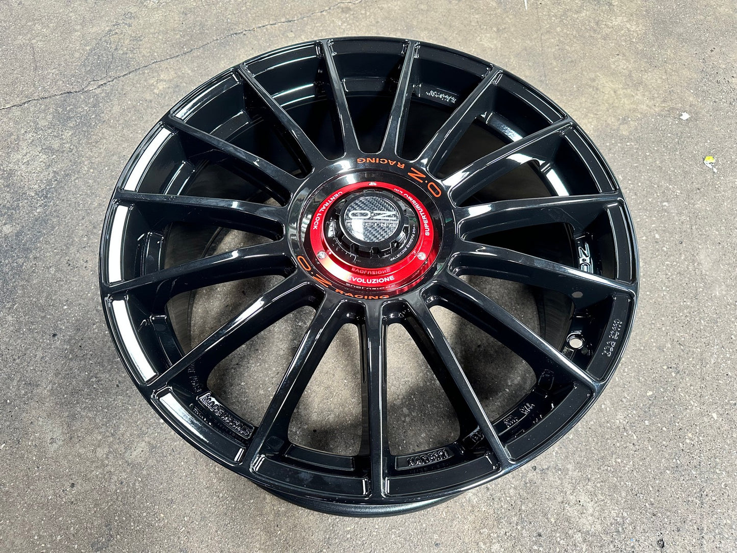 New 19X8.5 ET38 OZ Racing Super Evoluz Rim (4 wheel) Gloss Black 5X112