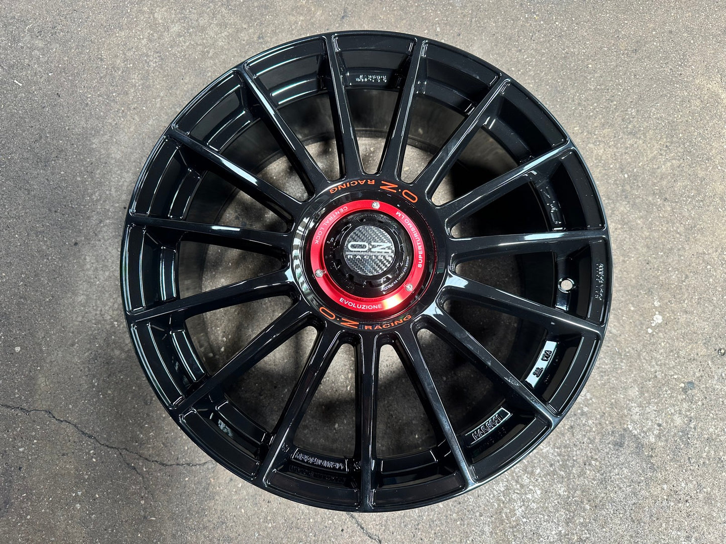 New 19X8.5 ET44 OZ Racing Super Evoluz Rim (4 wheel) Gloss Black 5X112